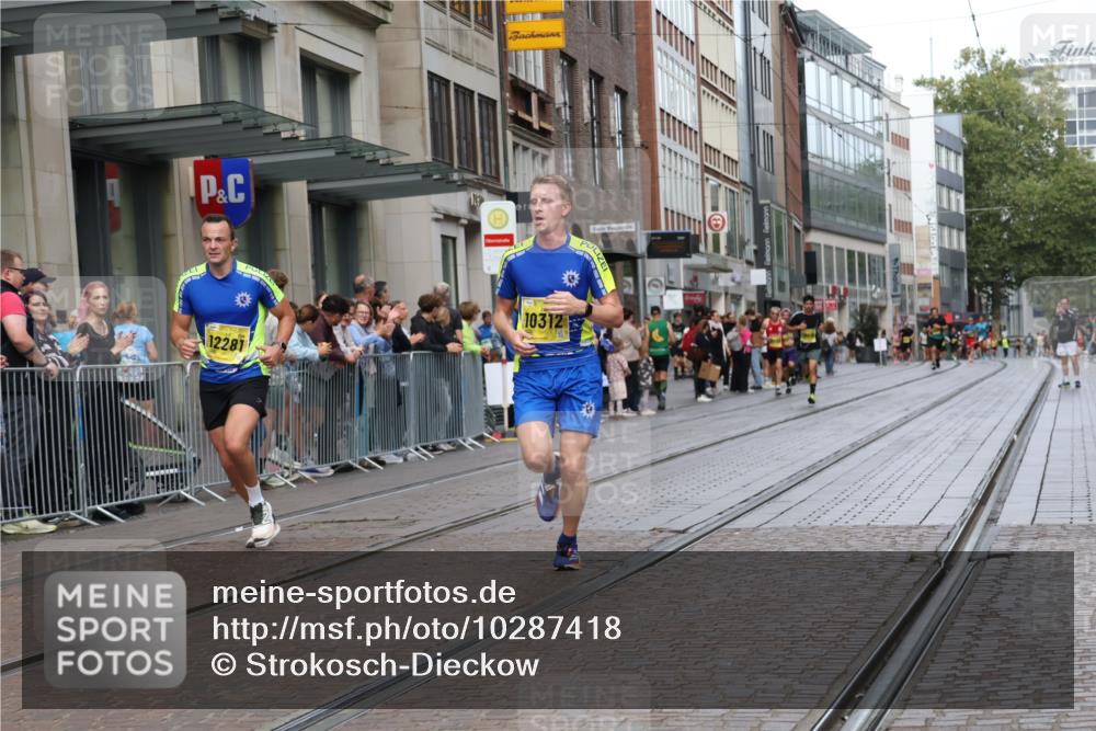 13.09.2026 - 21. swb-Marathon Bremen Strokosch-Dieckow http://msf.ph/oto/10287418 13.09.2026 10:42:35 Ziel 10235, 10312, 10336, 10816, 10988, 11265, 11442, 12281, 13580, 10312, 10358, 10632, 10775, 11375, 11630, 11779, 11895, 12281, 12395, 12525 meine-sportfotos.de