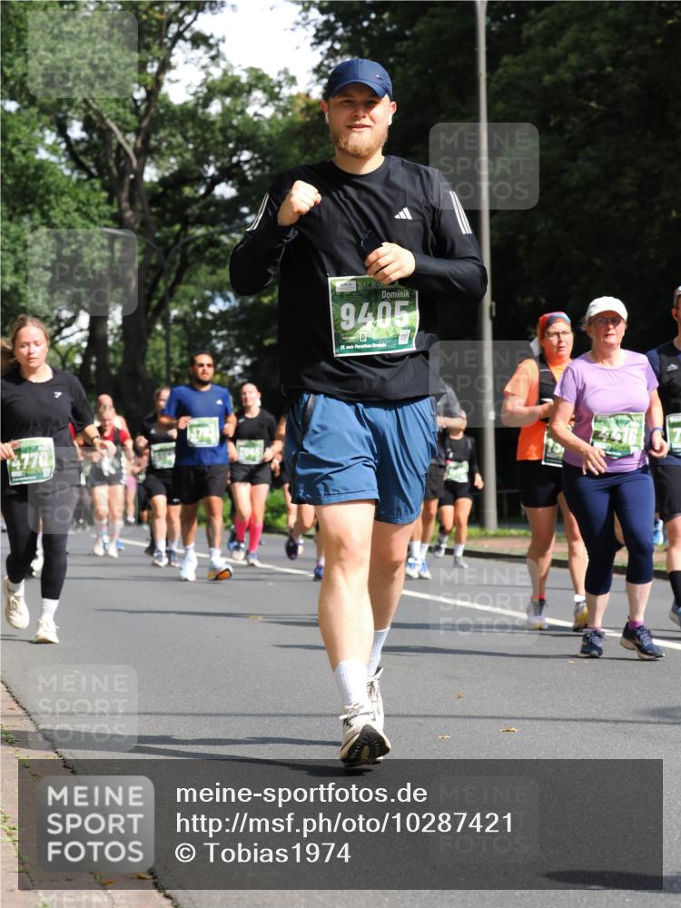 13.09.2026 - 21. swb-Marathon Bremen TobiasT http://msf.ph/oto/10287421 13.09.2026 12:21:44 Laufen 4770, 9405, 21, 026 meine-sportfotos.de
