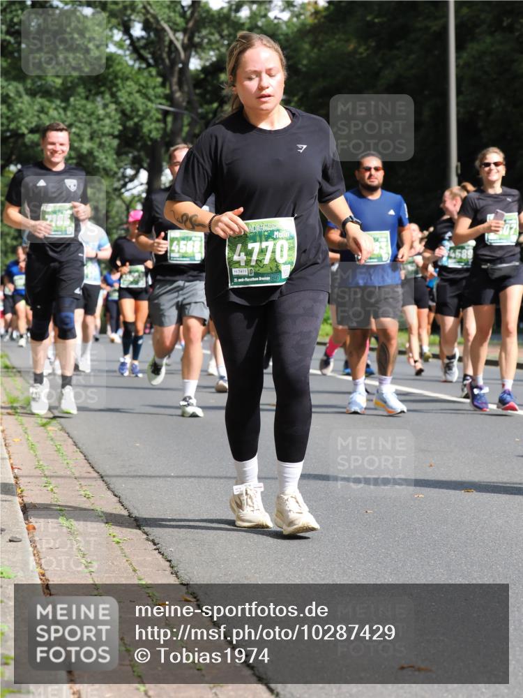 13.09.2026 - 21. swb-Marathon Bremen TobiasT http://msf.ph/oto/10287429 13.09.2026 12:21:47 Laufen 7185, 4568, 4770, 7411, 21, 026 meine-sportfotos.de