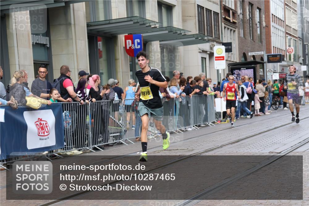 13.09.2026 - 21. swb-Marathon Bremen Strokosch-Dieckow http://msf.ph/oto/10287465 13.09.2026 10:42:43 Ziel 10235, 10336, 10988, 11042, 11143, 11265, 11442, 11632, 12053, 12469, 13523, 13580, 10312, 10358, 10632, 10775, 10816, 11375, 11779, 12281, 12395, 12525 meine-sportfotos.de
