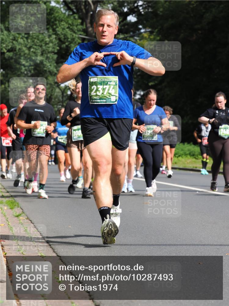 13.09.2026 - 21. swb-Marathon Bremen TobiasT http://msf.ph/oto/10287493 13.09.2026 12:21:58 Laufen 100, 2374, 21, 26, 740 meine-sportfotos.de