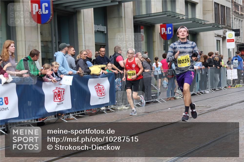 13.09.2026 - 21. swb-Marathon Bremen Strokosch-Dieckow http://msf.ph/oto/10287515 13.09.2026 10:42:47 Ziel 10336, 10988, 11042, 11143, 11265, 11442, 11632, 12053, 12469, 13523, 13580, 10235, 10312, 10358, 10632, 10775, 10816, 11375, 11779, 12281 meine-sportfotos.de