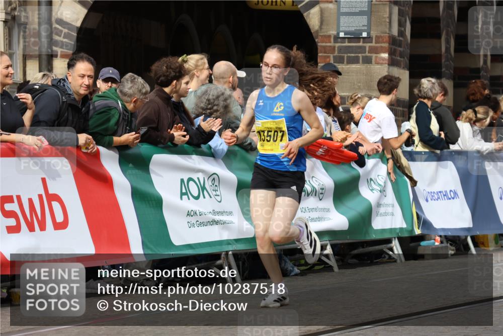 13.09.2026 - 21. swb-Marathon Bremen Strokosch-Dieckow http://msf.ph/oto/10287518 13.09.2026 10:38:38 Ziel 10302, 13553, 13559, 13636, 10926, 11127, 12370 meine-sportfotos.de