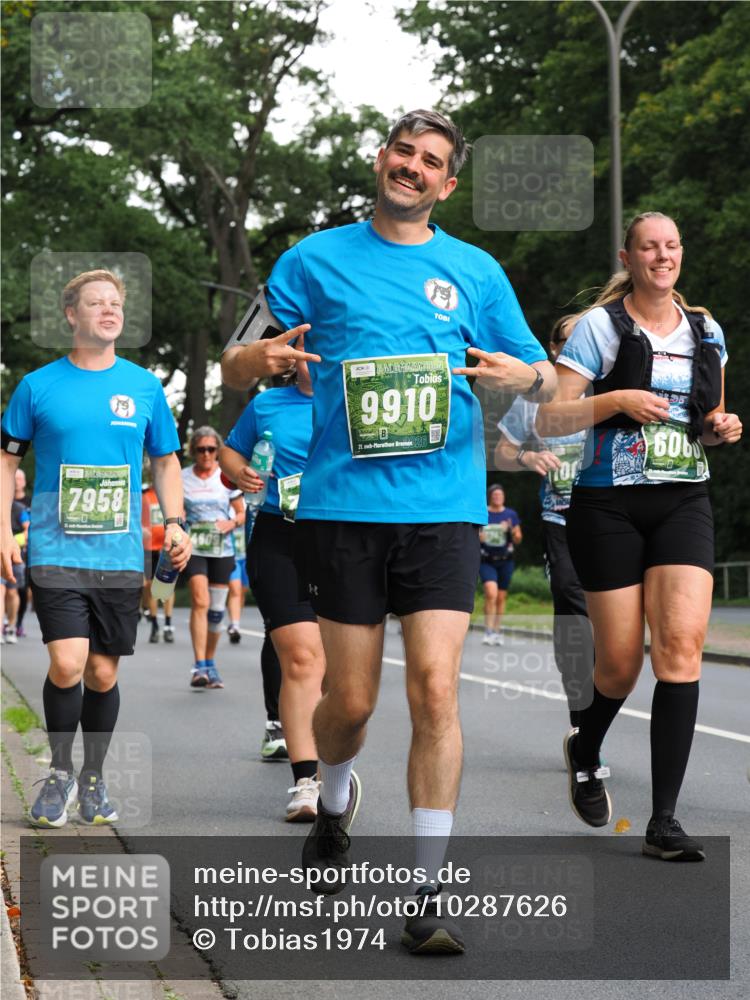 13.09.2026 - 21. swb-Marathon Bremen TobiasT http://msf.ph/oto/10287626 13.09.2026 12:22:21 Laufen 7958, 9910, 21, 606 meine-sportfotos.de