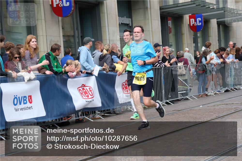 13.09.2026 - 21. swb-Marathon Bremen Strokosch-Dieckow http://msf.ph/oto/10287656 13.09.2026 10:43:01 Ziel 10328, 10346, 10456, 10618, 11042, 11143, 11468, 11632, 11826, 12053, 12406, 12469, 13523, 10235, 10336, 10816, 10988, 11265, 11442, 13580 meine-sportfotos.de