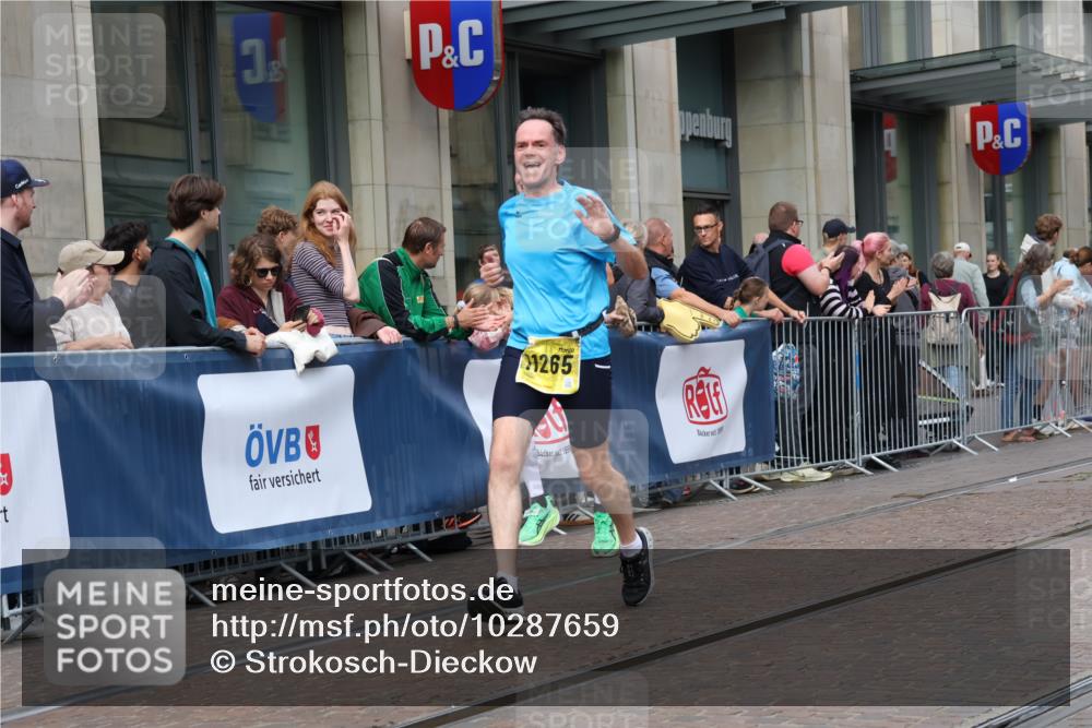 13.09.2026 - 21. swb-Marathon Bremen Strokosch-Dieckow http://msf.ph/oto/10287659 13.09.2026 10:43:01 Ziel 10328, 10346, 10456, 10618, 11042, 11143, 11468, 11632, 11826, 12053, 12406, 12469, 13523, 10235, 10336, 10816, 10988, 11265, 11442, 13580 meine-sportfotos.de