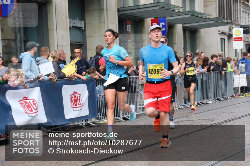 13.09.2026 - 21. swb-Marathon Bremen Strokosch-Dieckow http://msf.ph/oto/10287677 13.09.2026 10:43:03 Ziel 10328, 10346, 10456, 10618, 11042, 11143, 11468, 11607, 11632, 11826, 12406, 12469, 13523, 10235, 10336, 10816, 10988, 11042, 11265, 11442, 12053, 13580 meine-sportfotos.de
