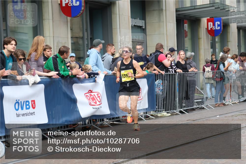 13.09.2026 - 21. swb-Marathon Bremen Strokosch-Dieckow http://msf.ph/oto/10287706 13.09.2026 10:43:06 Ziel 10328, 10346, 10456, 10618, 10742, 11468, 11607, 11632, 11826, 12406, 12469, 10235, 10336, 10988, 11042, 11143, 11265, 11442, 11632, 12053, 13523, 13580 meine-sportfotos.de