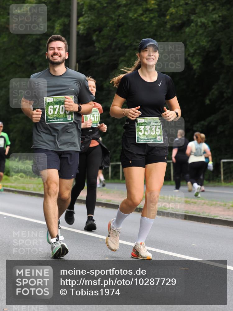 13.09.2026 - 21. swb-Marathon Bremen TobiasT http://msf.ph/oto/10287729 13.09.2026 12:22:53 Laufen 6705, 21, 2417, 3335, 21, 26 meine-sportfotos.de