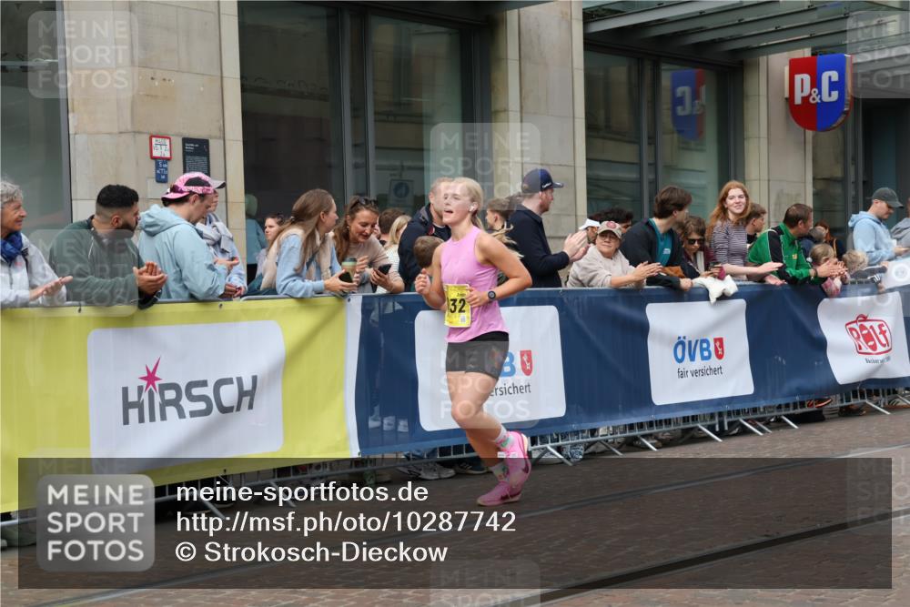 13.09.2026 - 21. swb-Marathon Bremen Strokosch-Dieckow http://msf.ph/oto/10287742 13.09.2026 10:43:10 Ziel 10328, 10346, 10456, 10618, 10742, 11468, 11607, 11826, 12406, 13509, 10235, 10336, 10988, 11042, 11143, 11265, 11442, 11632, 12053, 12469, 13523, 13580 meine-sportfotos.de