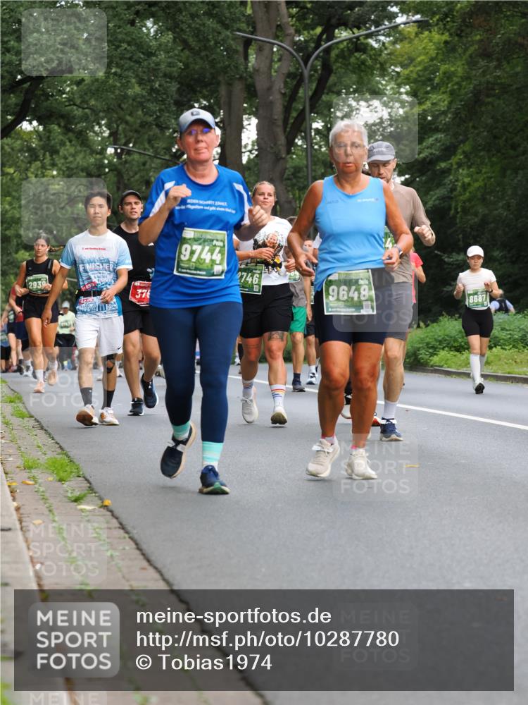 13.09.2026 - 21. swb-Marathon Bremen TobiasT http://msf.ph/oto/10287780 13.09.2026 12:23:04 Laufen 21, 2939, 5095, 42, 5, 37, 9744, 2746, 9648, 8687 meine-sportfotos.de
