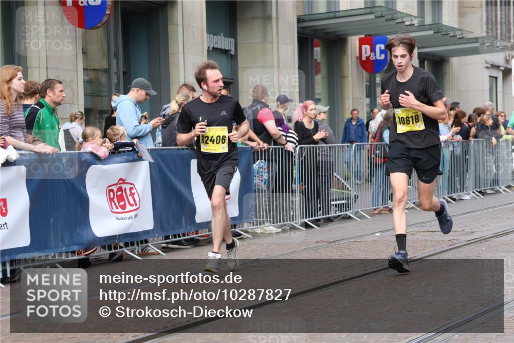 13.09.2026 - 21. swb-Marathon Bremen Strokosch-Dieckow http://msf.ph/oto/10287827 13.09.2026 10:43:22 Ziel 10328, 10742, 11019, 11468, 11607, 11826, 11948, 12250, 12253, 13509, 10336, 10346, 10456, 10618, 11042, 11143, 11265, 11442, 11632, 12053, 12406, 12469, 13523 meine-sportfotos.de