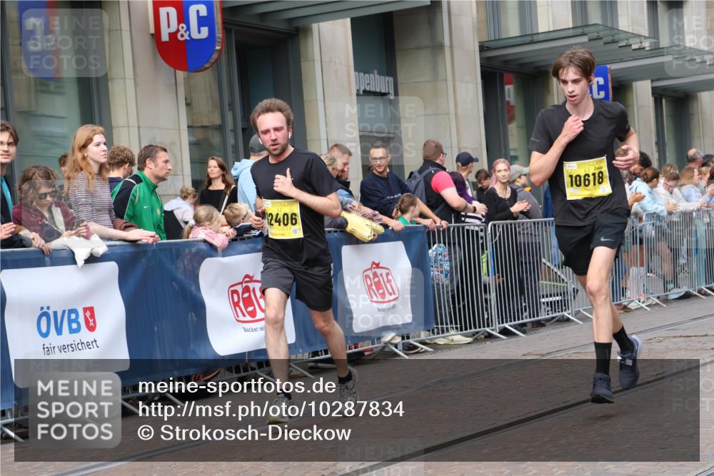 13.09.2026 - 21. swb-Marathon Bremen Strokosch-Dieckow http://msf.ph/oto/10287834 13.09.2026 10:43:23 Ziel 10328, 10742, 11019, 11468, 11607, 11826, 11948, 12250, 12253, 13509, 10346, 10456, 10618, 11042, 11143, 11265, 11632, 12053, 12406, 12469, 13523 meine-sportfotos.de