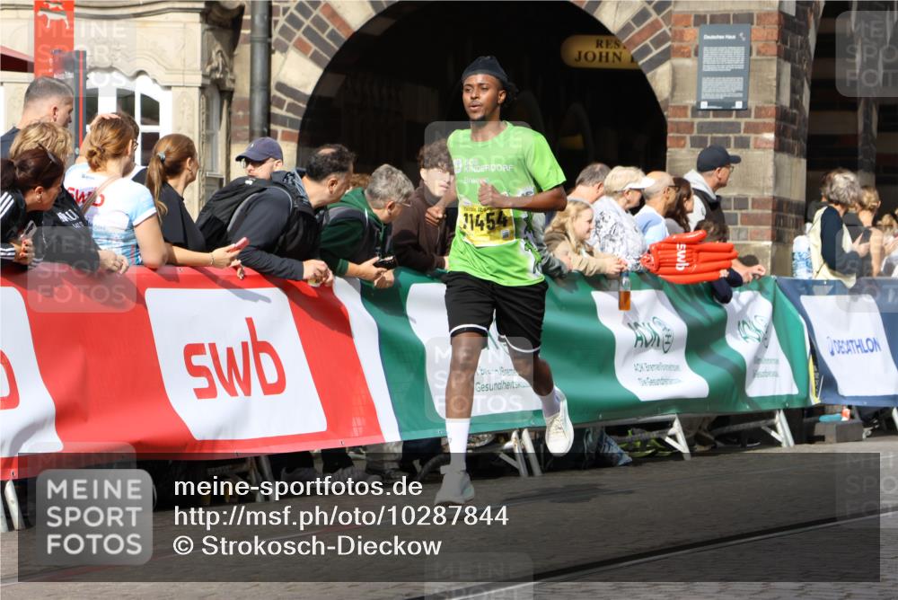13.09.2026 - 21. swb-Marathon Bremen Strokosch-Dieckow http://msf.ph/oto/10287844 13.09.2026 10:39:19 Ziel 10782, 10926, 11127, 11338, 12003, 11713, 12404, 13513, 13556 meine-sportfotos.de