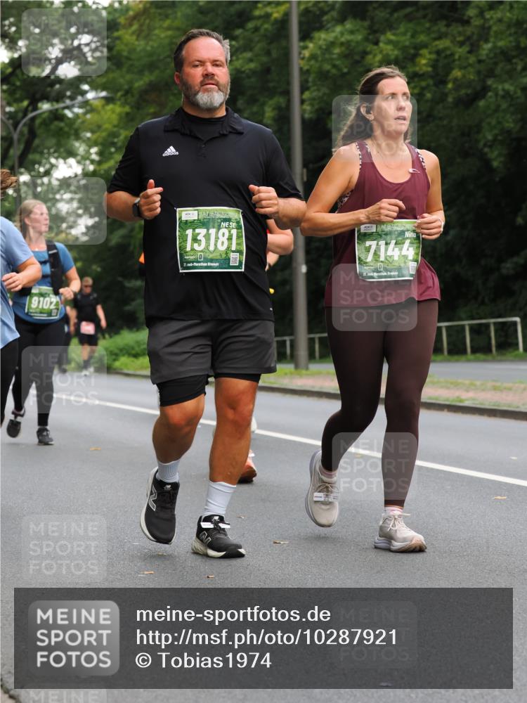 13.09.2026 - 21. swb-Marathon Bremen TobiasT http://msf.ph/oto/10287921 13.09.2026 12:23:34 Laufen 9102, 13181, 21, 7144, 21 meine-sportfotos.de