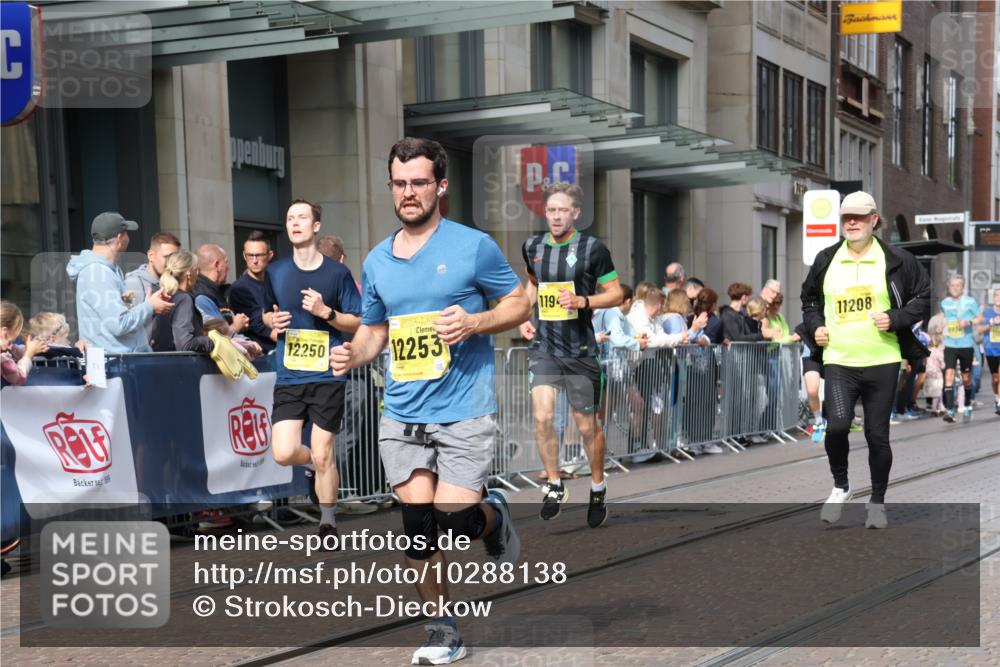 13.09.2026 - 21. swb-Marathon Bremen Strokosch-Dieckow http://msf.ph/oto/10288138 13.09.2026 10:43:45 Ziel 10337, 10342, 11019, 11108, 11208, 11312, 11447, 11614, 11644, 11758, 11930, 12436, 12559, 13538, 10328, 10618, 10742, 11019, 11468, 11607, 11826, 11948, 12250, 12253, 13509 meine-sportfotos.de
