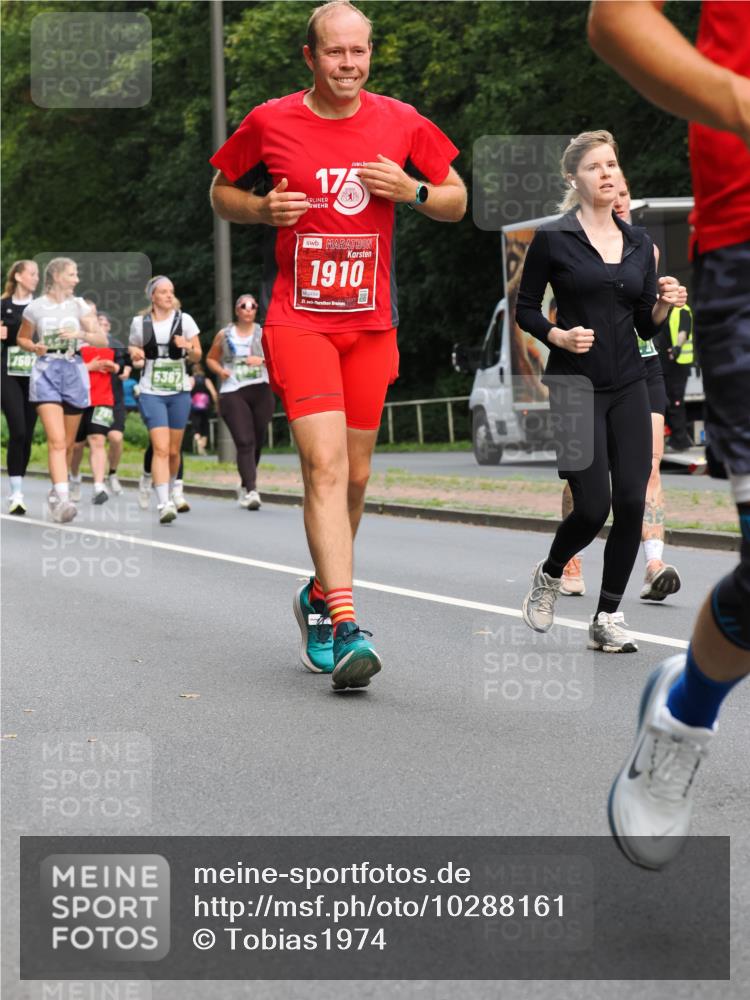 13.09.2026 - 21. swb-Marathon Bremen TobiasT http://msf.ph/oto/10288161 13.09.2026 12:24:13 Laufen 7507, 5367, 175, 1910, 484, 21 meine-sportfotos.de