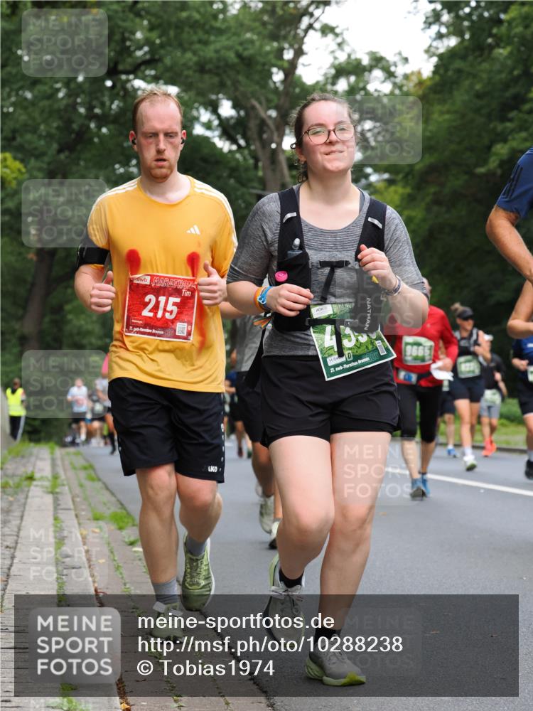 13.09.2026 - 21. swb-Marathon Bremen TobiasT http://msf.ph/oto/10288238 13.09.2026 12:24:18 Laufen 215, 2, 26, 464, 2028, 21, 20, 9665 meine-sportfotos.de