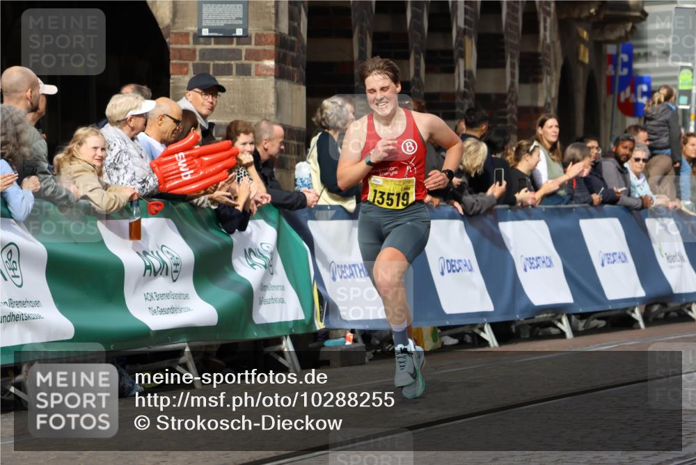 13.09.2026 - 21. swb-Marathon Bremen Strokosch-Dieckow http://msf.ph/oto/10288255 13.09.2026 10:40:00 Ziel 11713, 12339, 12404, 13513, 13642 meine-sportfotos.de