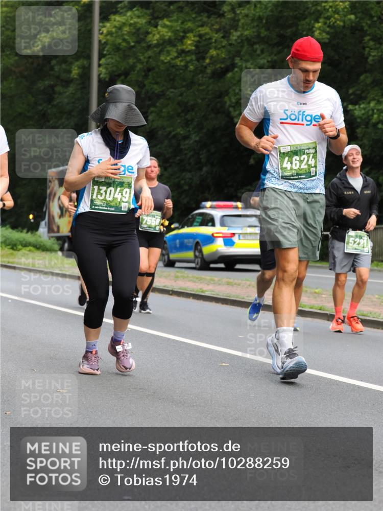 13.09.2026 - 21. swb-Marathon Bremen TobiasT http://msf.ph/oto/10288259 13.09.2026 12:24:25 Laufen 13049, 7556, 4624, 5221 meine-sportfotos.de