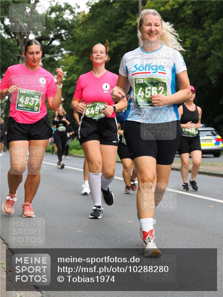 13.09.2026 - 21. swb-Marathon Bremen TobiasT http://msf.ph/oto/10288280 13.09.2026 12:24:27 Laufen 4837, 549, 4562, 21 meine-sportfotos.de