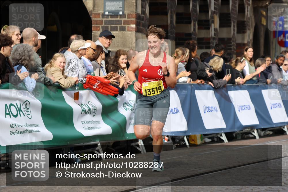 13.09.2026 - 21. swb-Marathon Bremen Strokosch-Dieckow http://msf.ph/oto/10288287 13.09.2026 10:40:01 Ziel 12339, 12404, 13513, 13642 meine-sportfotos.de