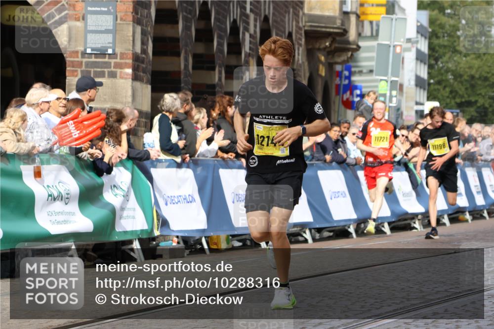 13.09.2026 - 21. swb-Marathon Bremen Strokosch-Dieckow http://msf.ph/oto/10288316 13.09.2026 10:40:06 Ziel 12339, 13519, 13642 meine-sportfotos.de