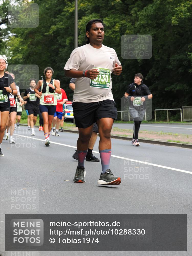 13.09.2026 - 21. swb-Marathon Bremen TobiasT http://msf.ph/oto/10288330 13.09.2026 12:24:35 Laufen 7, 2411, 320, 6178, 130, 21, 5775 meine-sportfotos.de