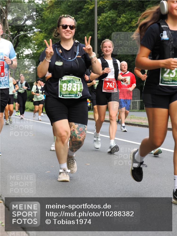 13.09.2026 - 21. swb-Marathon Bremen TobiasT http://msf.ph/oto/10288382 13.09.2026 12:24:38 Laufen 509, 9831, 1001, 742, 23 meine-sportfotos.de