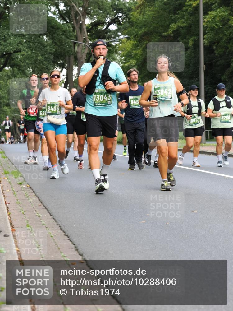 13.09.2026 - 21. swb-Marathon Bremen TobiasT http://msf.ph/oto/10288406 13.09.2026 12:24:43 Laufen 13042, 13043, 945, 1834, 8406, 525, 10017, 8760 meine-sportfotos.de