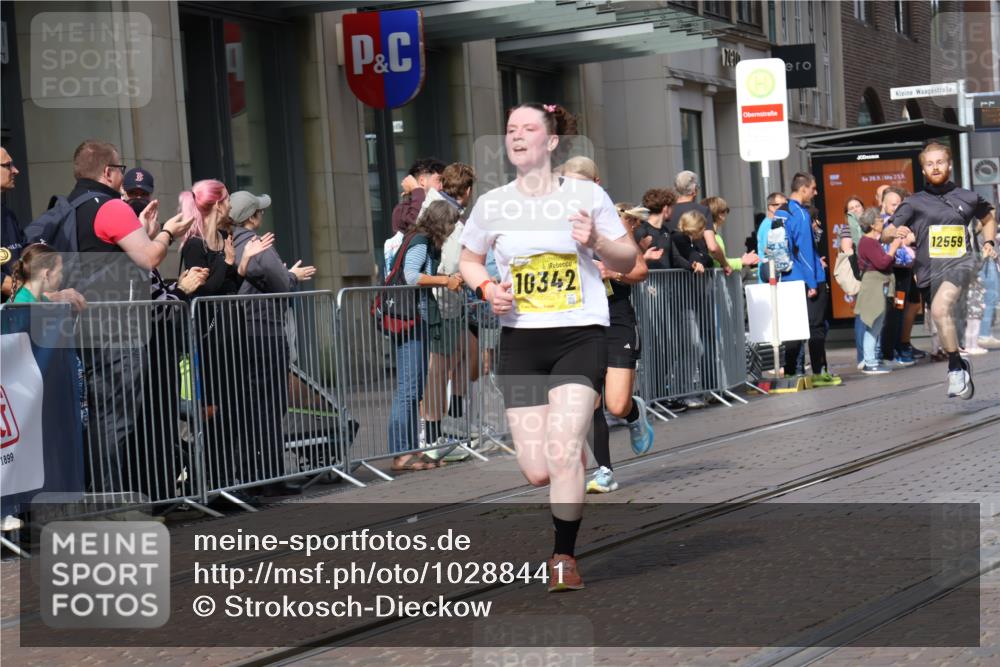 13.09.2026 - 21. swb-Marathon Bremen Strokosch-Dieckow http://msf.ph/oto/10288441 13.09.2026 10:43:59 Ziel 10956, 11108, 11148, 11438, 11644, 11758, 10337, 10342, 11019, 11208, 11312, 11447, 11614, 11930, 11948, 12250, 12253, 12436, 12559, 13538 meine-sportfotos.de