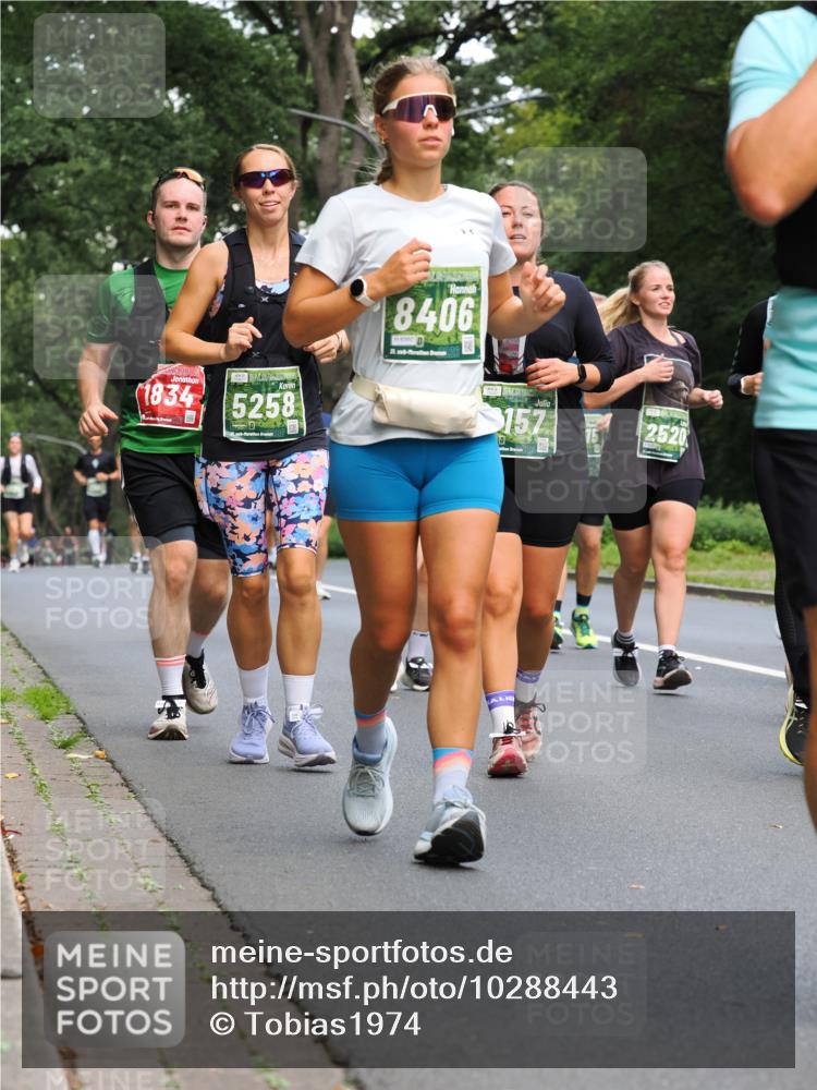 13.09.2026 - 21. swb-Marathon Bremen TobiasT http://msf.ph/oto/10288443 13.09.2026 12:24:46 Laufen 1834, 5258, 2, 8406, 6560, 21, 2520, 157, 0 meine-sportfotos.de