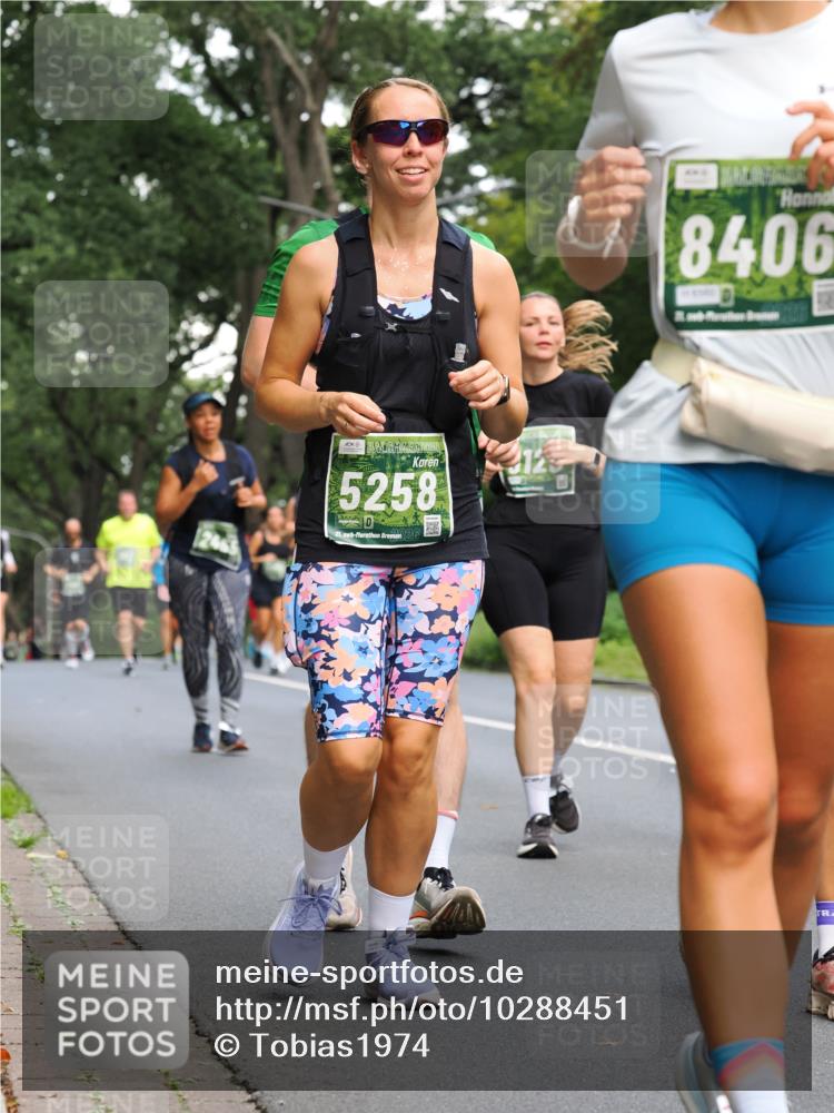 13.09.2026 - 21. swb-Marathon Bremen TobiasT http://msf.ph/oto/10288451 13.09.2026 12:24:47 Laufen 12465, 5258, 21, 26, 12, 8406 meine-sportfotos.de
