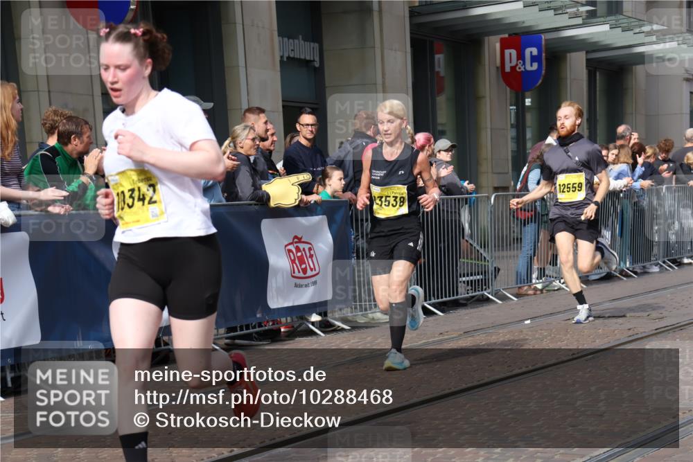 13.09.2026 - 21. swb-Marathon Bremen Strokosch-Dieckow http://msf.ph/oto/10288468 13.09.2026 10:44:00 Ziel 10956, 11108, 11148, 11438, 11644, 11758, 10337, 10342, 11019, 11208, 11312, 11447, 11614, 11930, 11948, 12250, 12253, 12436, 12559, 13538 meine-sportfotos.de