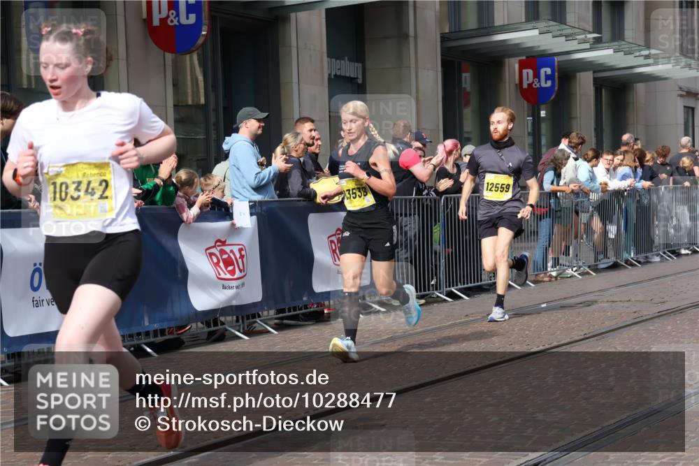 13.09.2026 - 21. swb-Marathon Bremen Strokosch-Dieckow http://msf.ph/oto/10288477 13.09.2026 10:44:01 Ziel 10956, 11108, 11148, 11438, 11644, 11758, 10337, 10342, 11019, 11208, 11312, 11447, 11614, 11930, 11948, 12250, 12253, 12436, 12559, 13538 meine-sportfotos.de