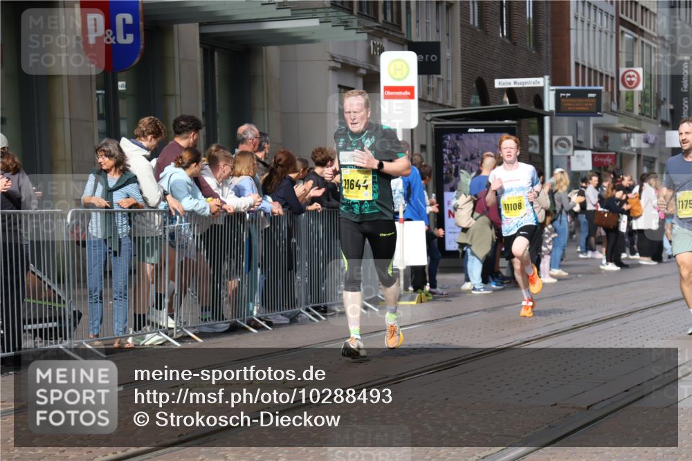 13.09.2026 - 21. swb-Marathon Bremen Strokosch-Dieckow http://msf.ph/oto/10288493 13.09.2026 10:44:06 Ziel 10454, 10806, 10956, 11148, 11438, 11644, 10337, 10342, 11019, 11108, 11208, 11312, 11447, 11614, 11644, 11758, 11930, 11948, 12250, 12253, 12436, 12559, 13538 meine-sportfotos.de