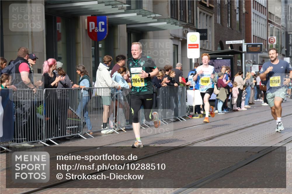 13.09.2026 - 21. swb-Marathon Bremen Strokosch-Dieckow http://msf.ph/oto/10288510 13.09.2026 10:44:07 Ziel 10454, 10806, 10956, 11148, 11438, 10337, 10342, 11019, 11108, 11208, 11312, 11447, 11614, 11644, 11758, 11930, 11948, 12250, 12253, 12436, 12559, 13538 meine-sportfotos.de