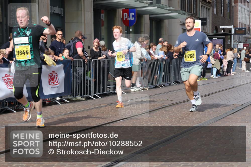 13.09.2026 - 21. swb-Marathon Bremen Strokosch-Dieckow http://msf.ph/oto/10288552 13.09.2026 10:44:08 Ziel 10454, 10806, 10956, 11148, 11438, 11615, 12473, 10337, 10342, 11019, 11108, 11208, 11312, 11447, 11614, 11644, 11758, 11930, 11948, 12436, 12559, 13538 meine-sportfotos.de