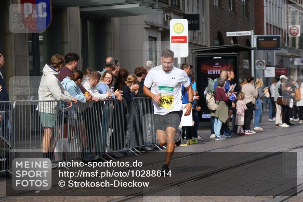 13.09.2026 - 21. swb-Marathon Bremen Strokosch-Dieckow http://msf.ph/oto/10288614 13.09.2026 10:44:19 Ziel 10454, 10806, 10861, 11438, 11615, 11692, 11704, 12425, 12473, 10342, 10956, 11108, 11148, 11644, 11758, 13538 meine-sportfotos.de
