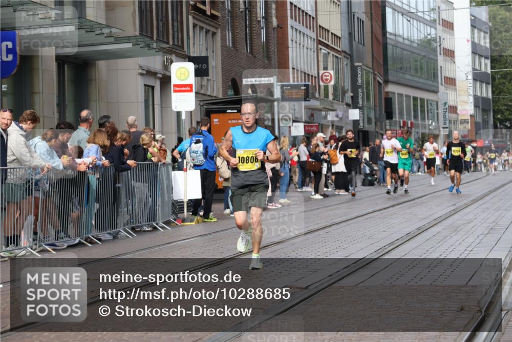 13.09.2026 - 21. swb-Marathon Bremen Strokosch-Dieckow http://msf.ph/oto/10288685 13.09.2026 10:44:27 Ziel 10266, 10454, 10628, 10806, 10861, 11615, 11692, 11704, 12302, 12425, 12473, 10454, 10806, 10956, 11108, 11148, 11438, 11644, 11758 meine-sportfotos.de