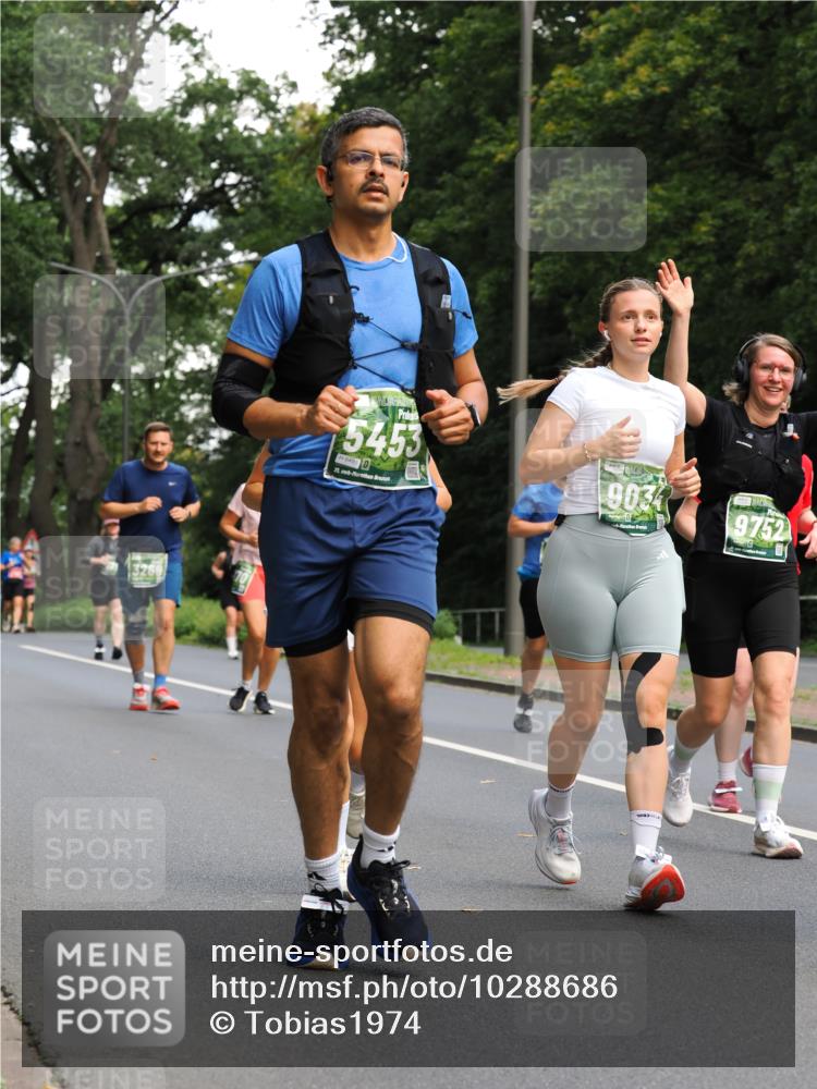 13.09.2026 - 21. swb-Marathon Bremen TobiasT http://msf.ph/oto/10288686 13.09.2026 12:25:56 Laufen 3269, 5453, 6493, 21, 9034, 9752 meine-sportfotos.de