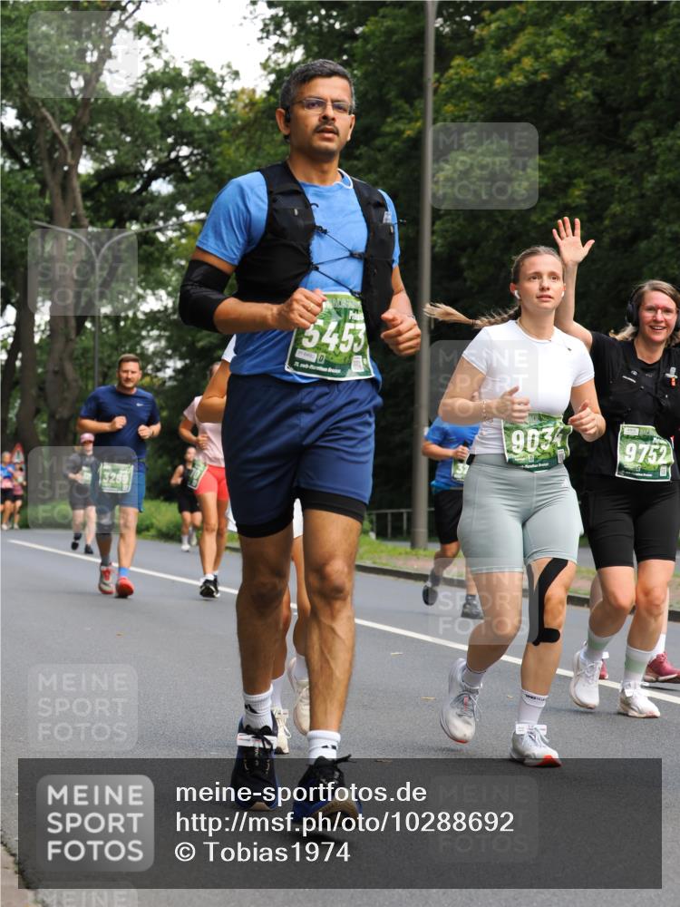 13.09.2026 - 21. swb-Marathon Bremen TobiasT http://msf.ph/oto/10288692 13.09.2026 12:25:56 Laufen 3289, 5453, 6493, 21, 9034, 9752 meine-sportfotos.de