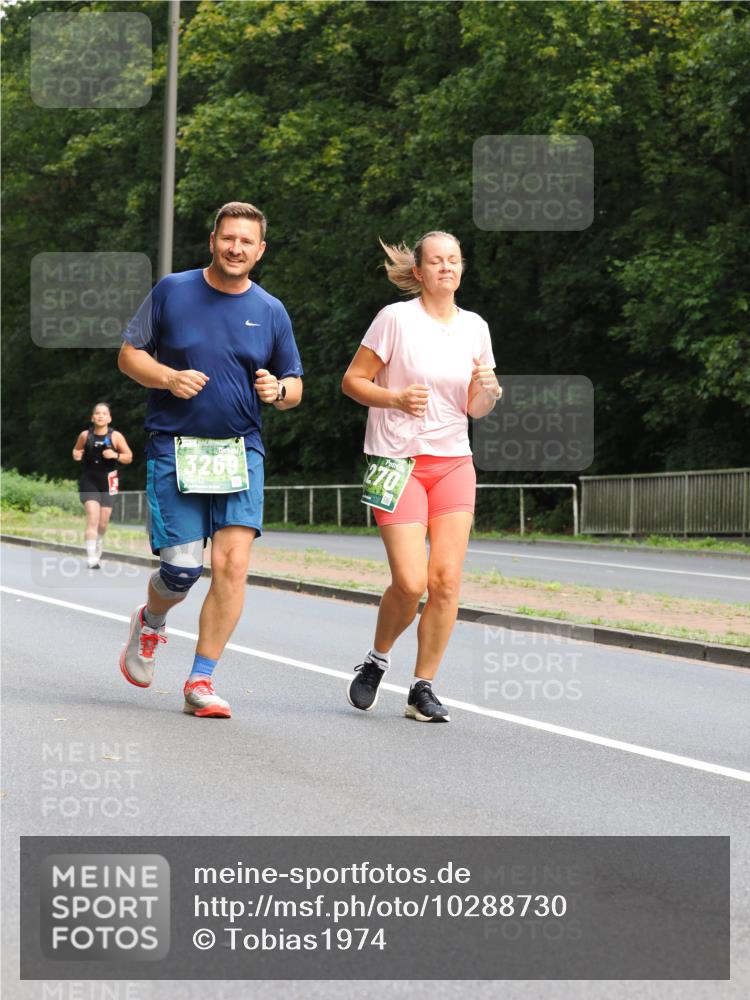 13.09.2026 - 21. swb-Marathon Bremen TobiasT http://msf.ph/oto/10288730 13.09.2026 12:26:01 Laufen 3269, 270 meine-sportfotos.de