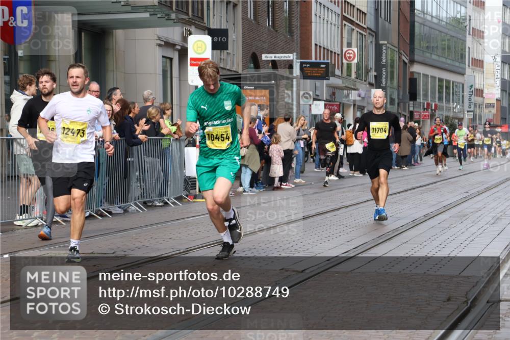 13.09.2026 - 21. swb-Marathon Bremen Strokosch-Dieckow http://msf.ph/oto/10288749 13.09.2026 10:44:34 Ziel 10266, 10628, 10735, 10861, 11692, 11704, 12302, 12425, 10454, 10806, 10861, 10956, 11148, 11438, 11615, 12473 meine-sportfotos.de