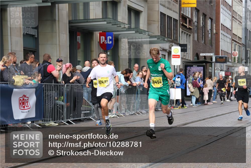 13.09.2026 - 21. swb-Marathon Bremen Strokosch-Dieckow http://msf.ph/oto/10288781 13.09.2026 10:44:35 Ziel 10096, 10266, 10628, 10735, 11692, 11704, 12302, 12425, 10454, 10806, 10861, 10956, 11148, 11438, 11615, 12473 meine-sportfotos.de