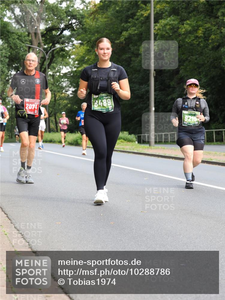 13.09.2026 - 21. swb-Marathon Bremen TobiasT http://msf.ph/oto/10288786 13.09.2026 12:26:08 Laufen 2074, 8489, 9215 meine-sportfotos.de