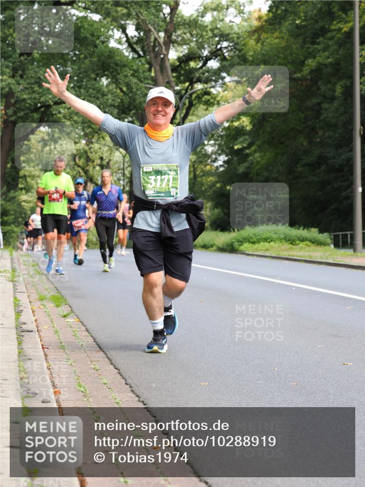 13.09.2026 - 21. swb-Marathon Bremen TobiasT http://msf.ph/oto/10288919 13.09.2026 12:26:36 Laufen 3171 meine-sportfotos.de
