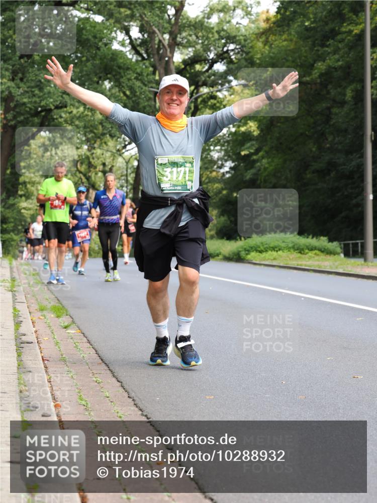 13.09.2026 - 21. swb-Marathon Bremen TobiasT http://msf.ph/oto/10288932 13.09.2026 12:26:36 Laufen 3171 meine-sportfotos.de