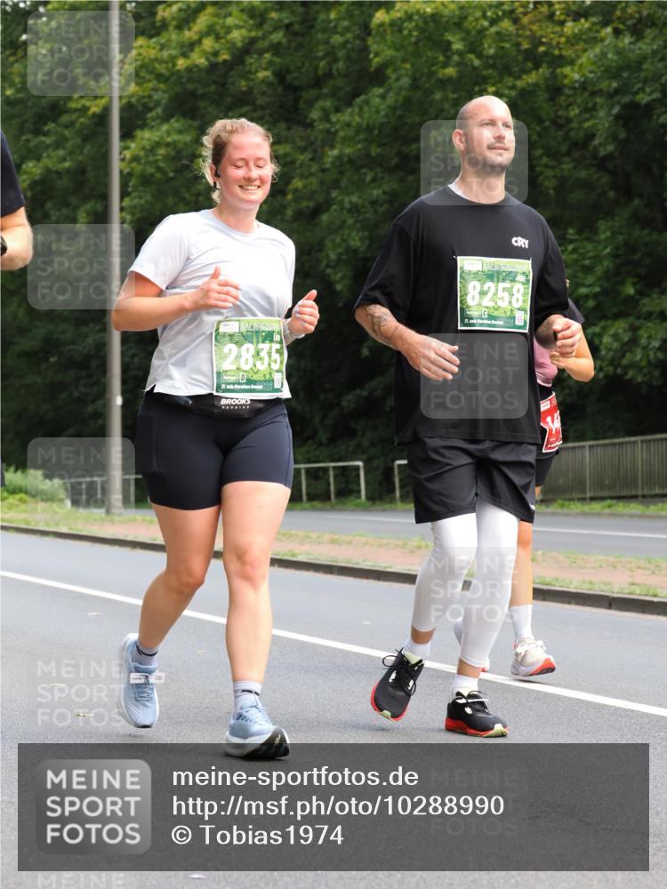 13.09.2026 - 21. swb-Marathon Bremen TobiasT http://msf.ph/oto/10288990 13.09.2026 12:26:48 Laufen 2835, 21, 26, 8258, 21, 026 meine-sportfotos.de