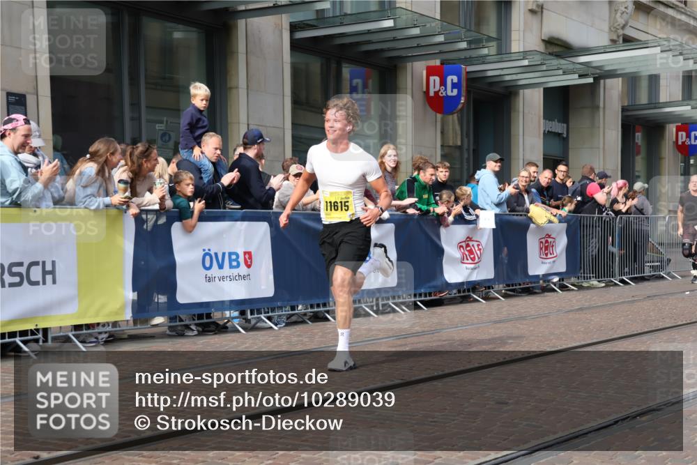 13.09.2026 - 21. swb-Marathon Bremen Strokosch-Dieckow http://msf.ph/oto/10289039 13.09.2026 10:44:41 Ziel 10096, 10214, 10266, 10628, 10735, 11692, 12302, 12425, 13591, 10454, 10806, 10861, 10956, 11438, 11615, 11704, 12473 meine-sportfotos.de
